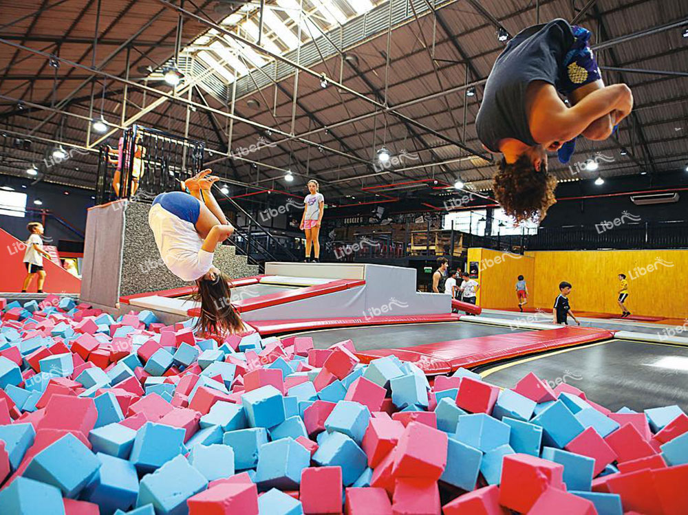 indoor trampoline theme park-2