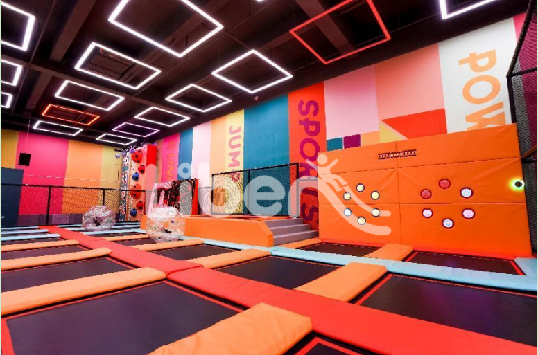 What should we pay attention to when choosing trampoline park equipment？